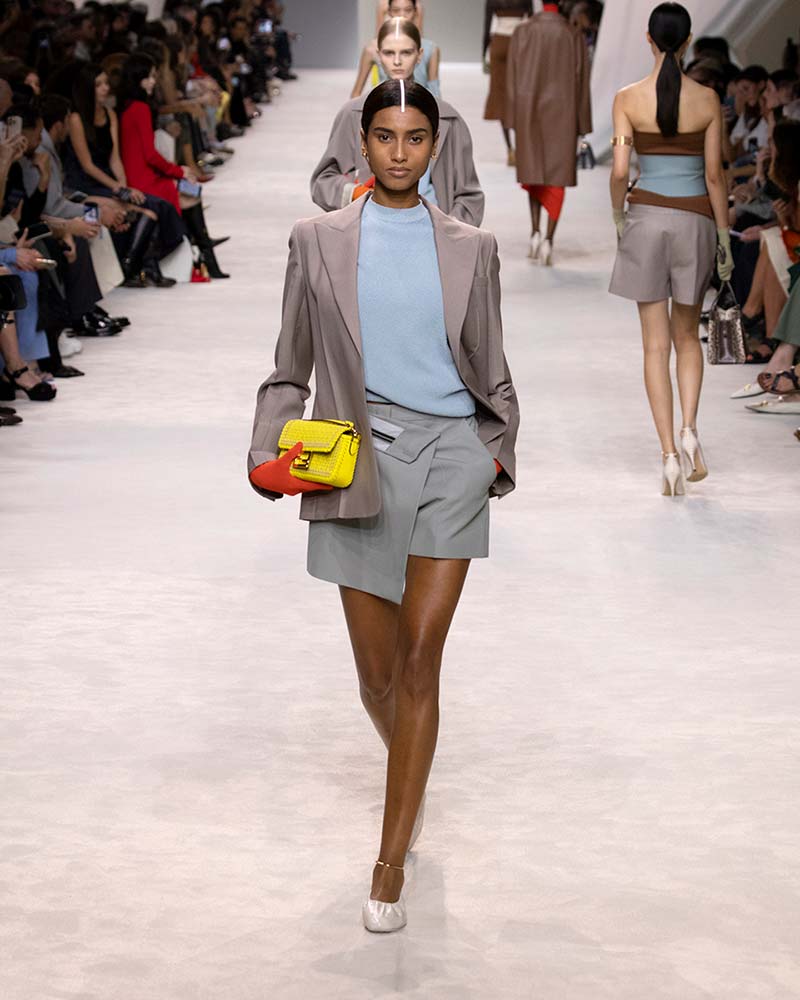 Tendenze moda primavera estate 2024. Ecco come indossare il blazer questa stagione - Photo courtesy of Fendi
