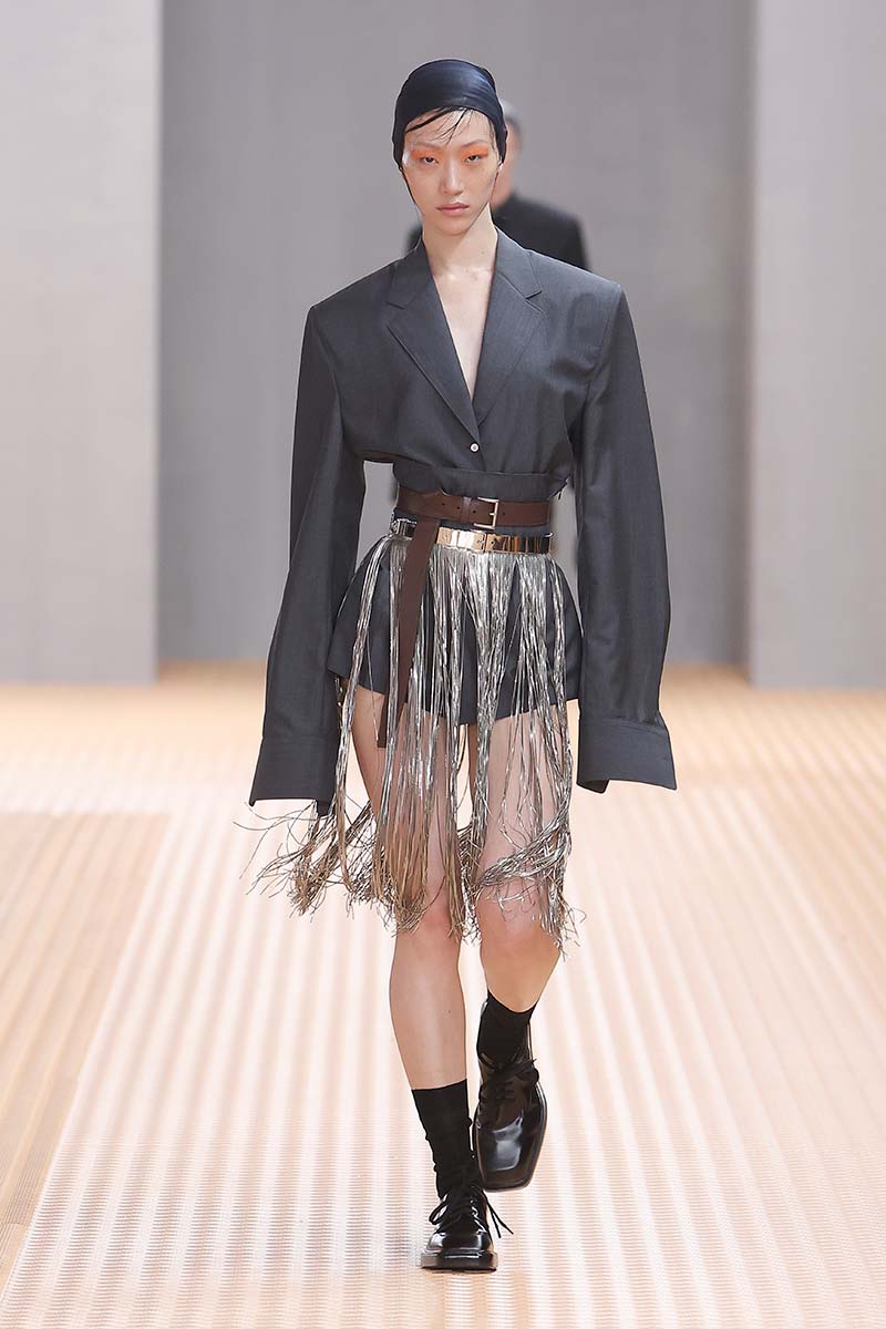Tendenze moda primavera estate 2024. Ecco come indossare il blazer questa stagione - Photo courtesy of Prada