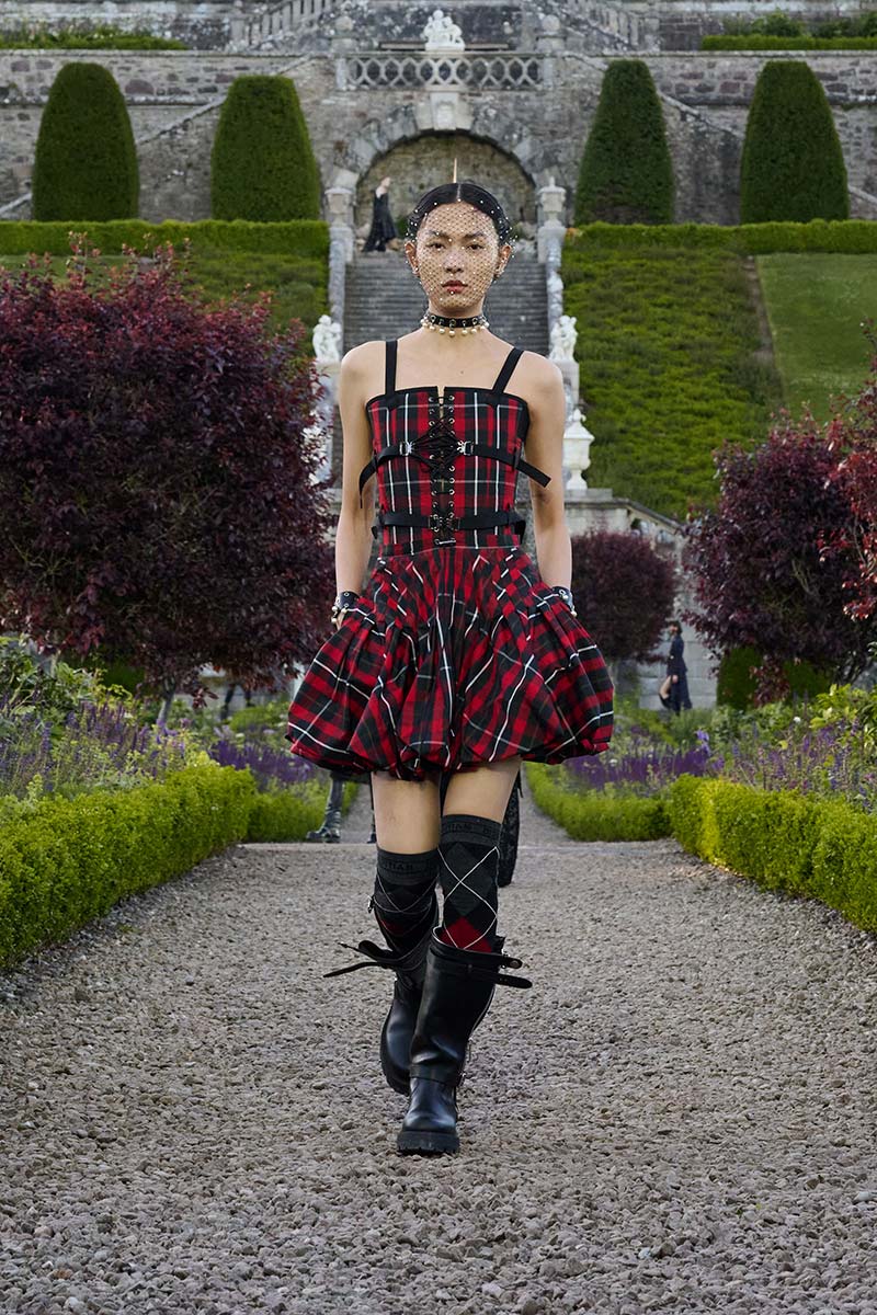 Dior Collezione Cruise 2025 a Edimburgo. Photo courtesy of Dior