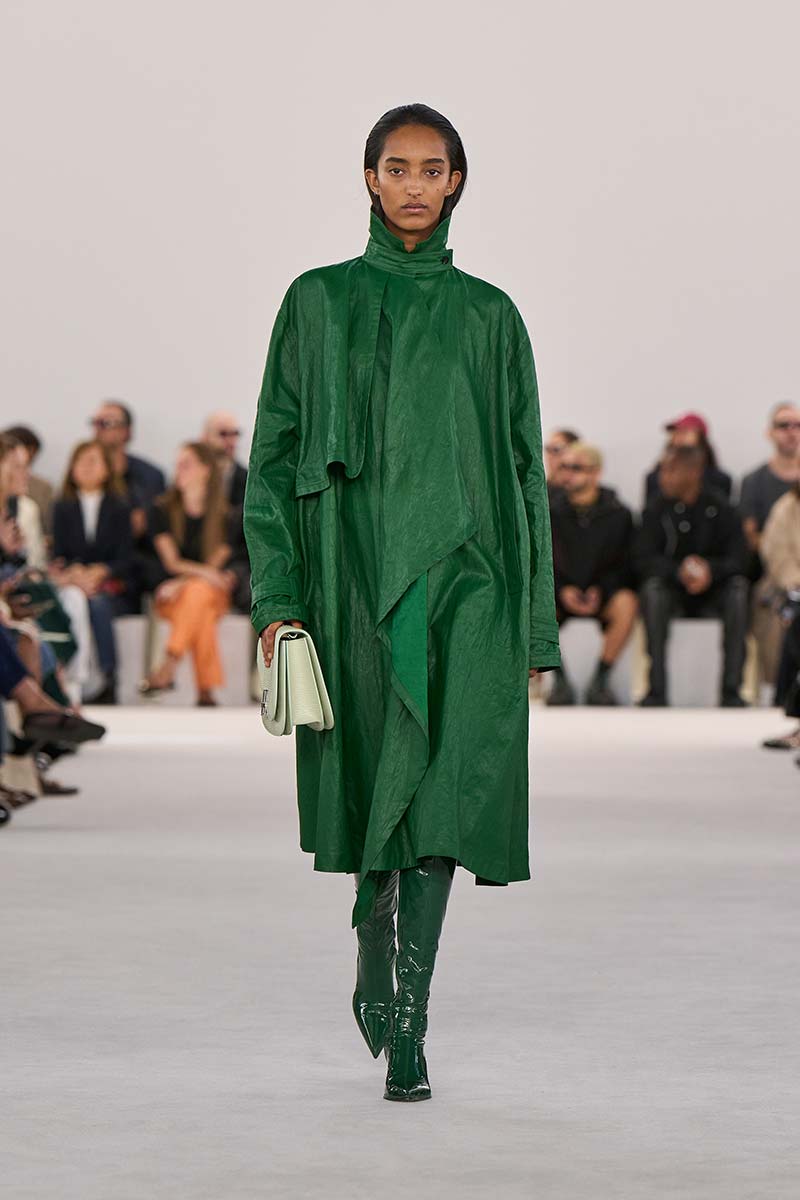 Il verde è (quasi) il colore di moda dell'estate 2024. Come indossare il verde - Photo courtesy of Ferragamo