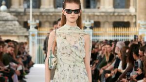 Trend moda estate 2024: ecco le stampe floreali per l'estate (e come indossarle) - Photo courtesy of Givenchy