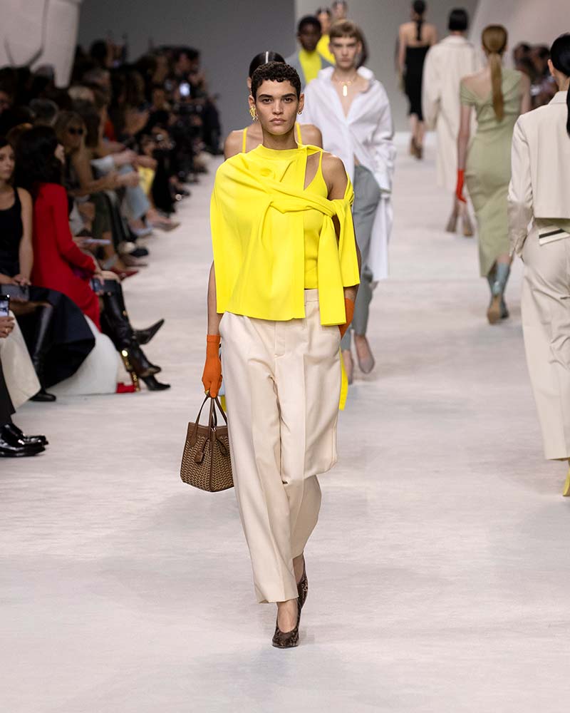 La tendenza moda del color blocking per l'estate 2024 è sorprendente - Photo courtesy of Fendi