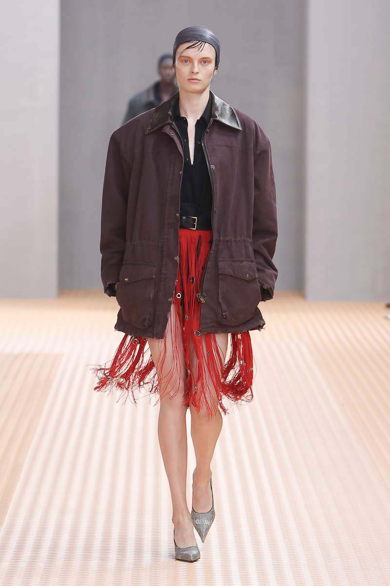 La tendenza moda del color blocking per l'estate 2024 è sorprendente - Photo courtesy of Prada