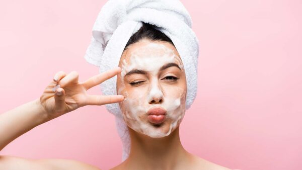 Controllate la vostra routine di pulizia del viso e scoprite se state facendo bene