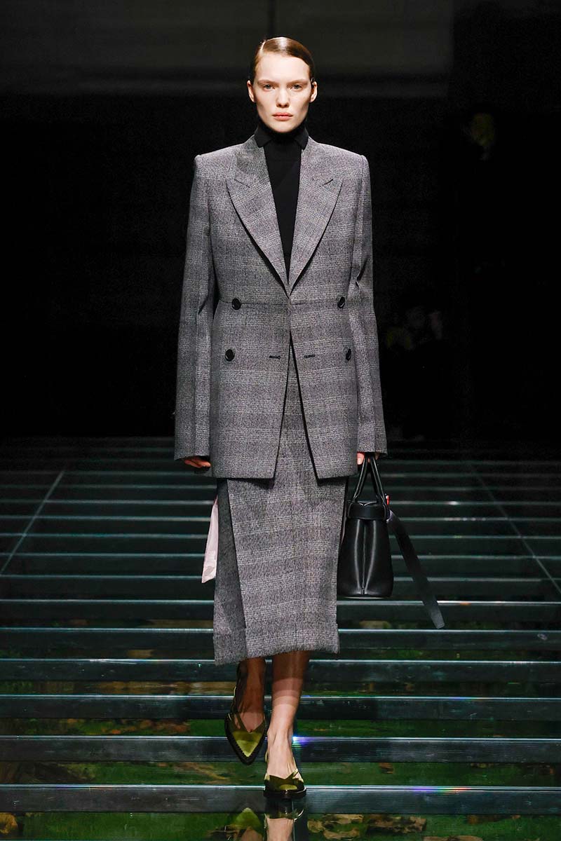 ‘Grandmacore’, la tendenza super fashion per l'autunno inverno 2024 2025 - Photo courtesy of Prada