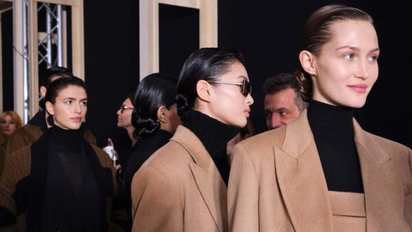 Le acconciature in passerellla da Max Mara per la collezione moda autunno inverno 2024 2025 - Photo courtesy of Max Mara