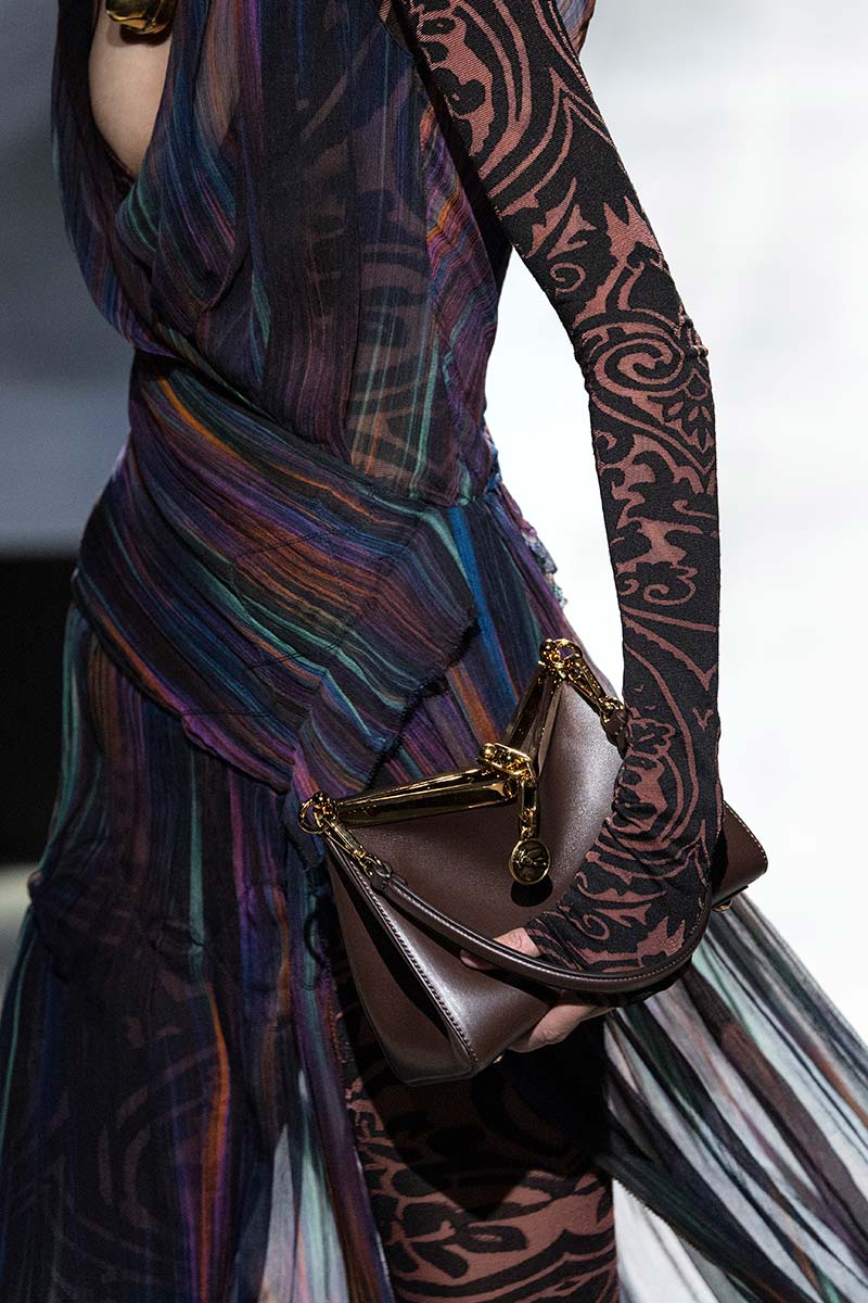 Questi accessori moda per l'autunno 2024 saranno dei must-have - Photo courtesy of Etro