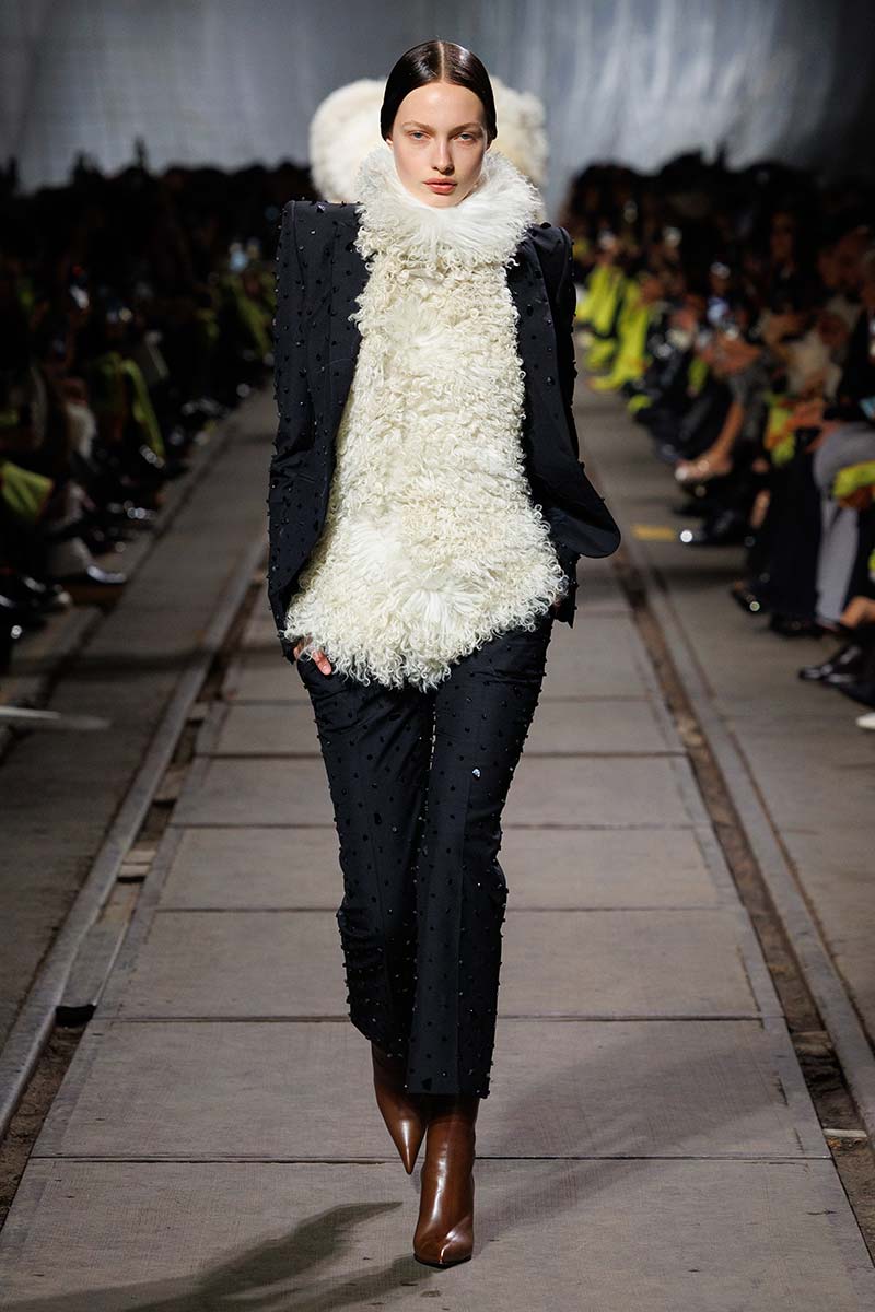 La collezione moda di Alexander McQueen per l'autunno-inverno 2024 2025 - Photo courtesy of Alexander McQueen