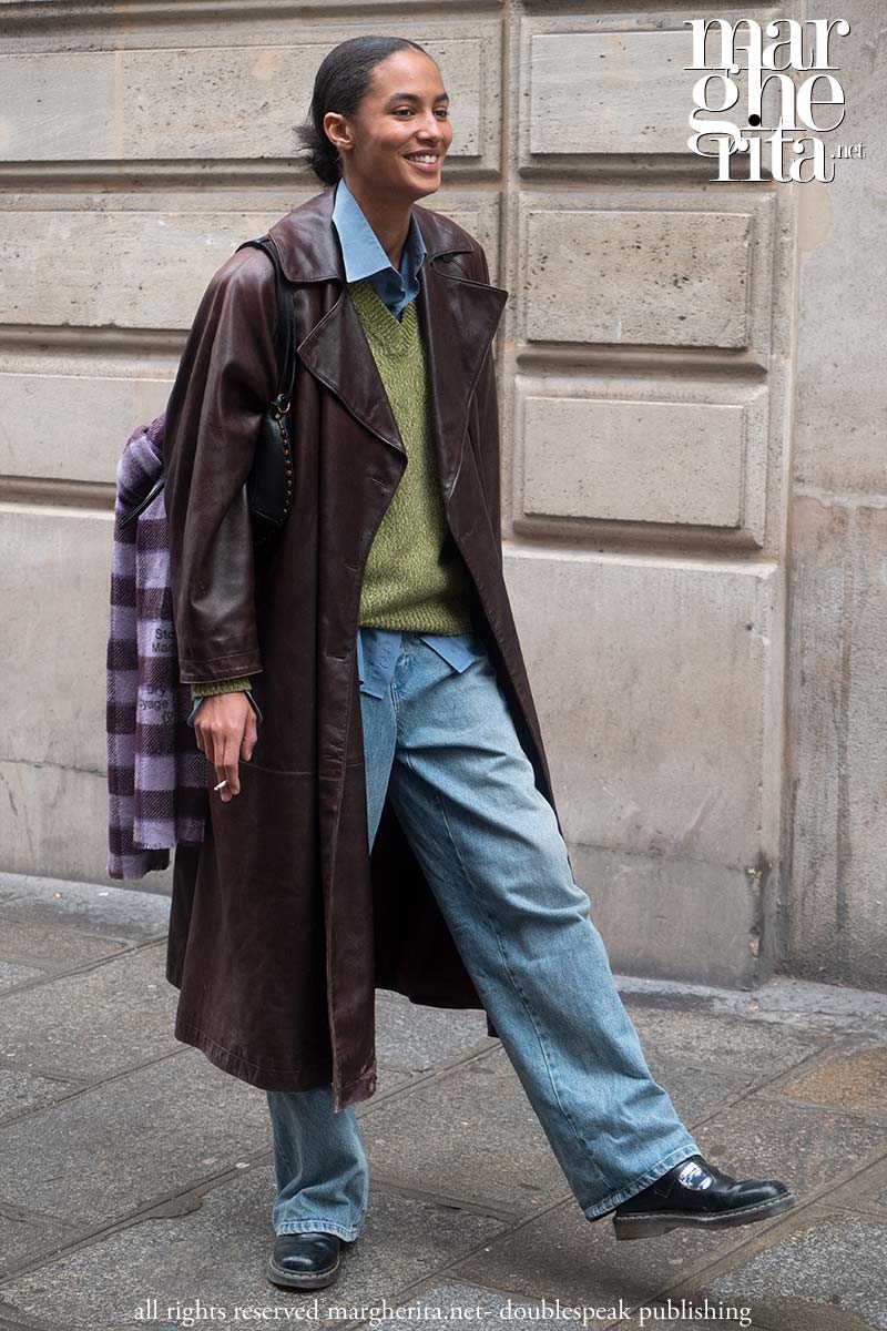 Baggy jeans: il classico dello street style dell'autunno 2024 - Photo Charlotte Mesman