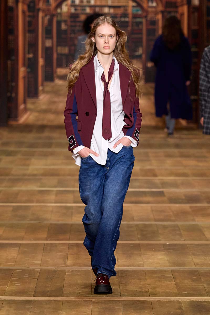 Le nuove tendenze moda jeans donna per l'inverno 2024 - Photo courtesy of Elisabetta Franchi