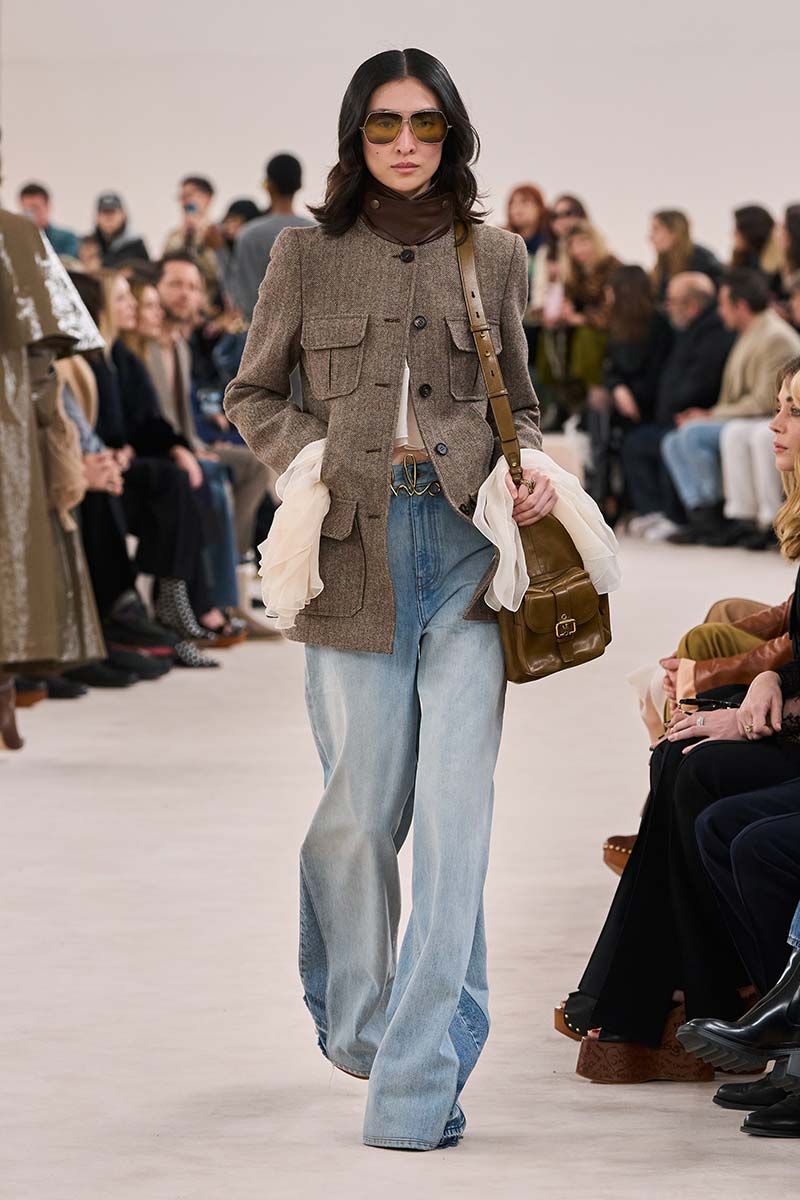 Le nuove tendenze moda jeans donna per l'inverno 2024 - Photo courtesy of Chloé