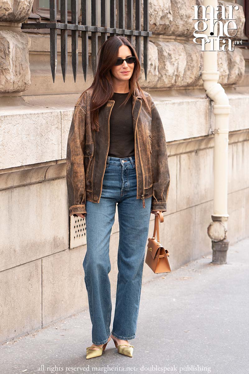 Trend moda autunno inverno 2024 2025. Come rendere super-chic i vostri jeans - Photo Charlotte Mesman