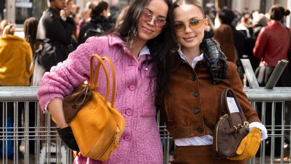 Le idee moda autunno inverno 2024 viste nello street style da Miu Miu a Parigi - Photo Charlotte Mesman