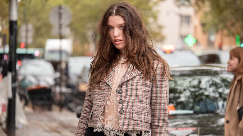 Lo streetstyle alla sfilata di Chloé per l'estate 2025 alla settimana della moda di Parigi - Photo Charlotte Mesman