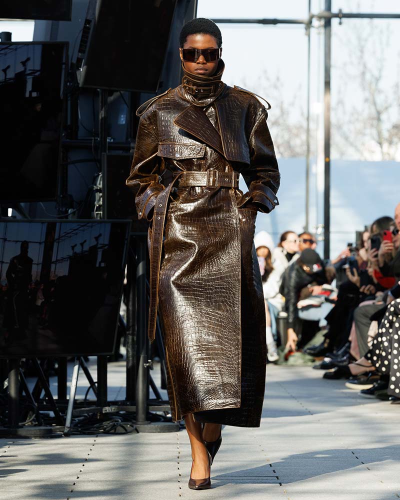 Ecco le tendenze moda trench coat per l'autunno inverno 2024 2025 - Photo courtesy of Stella McCartney