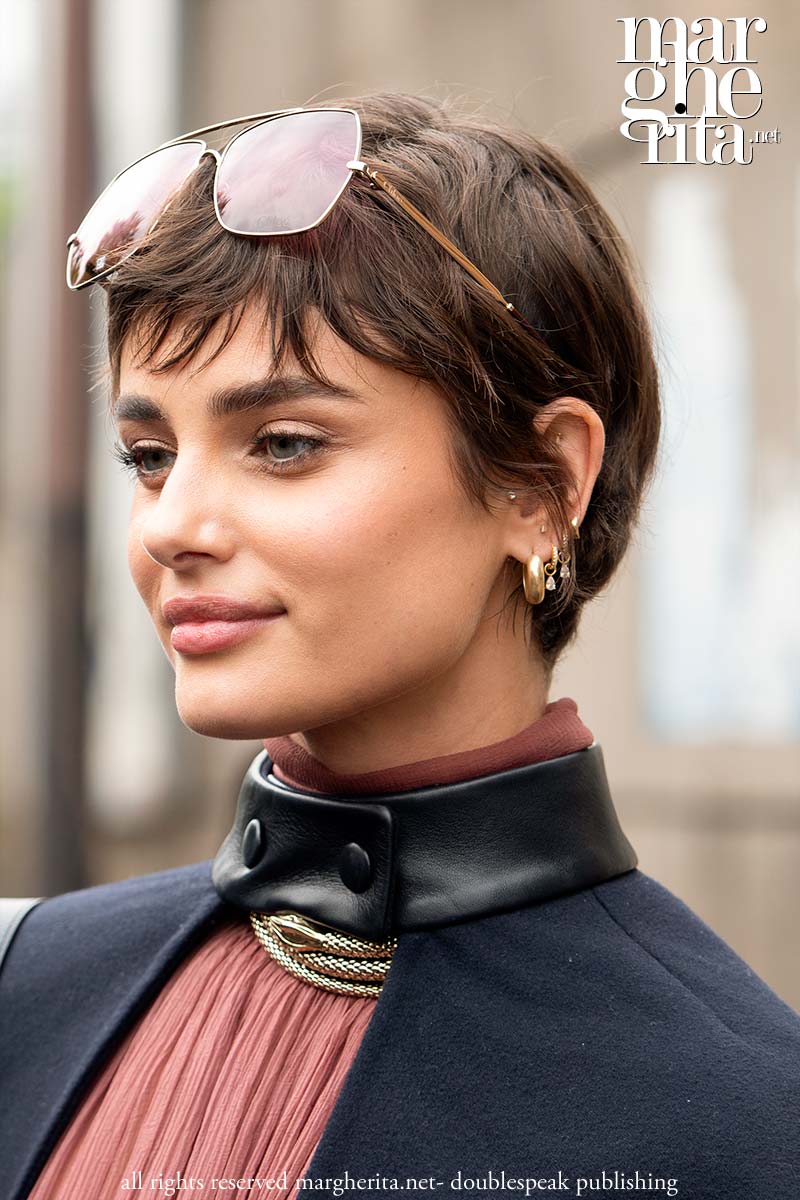 La top model Taylor Hill e il suo taglio di capelli corto - Photo Charlotte Mesman