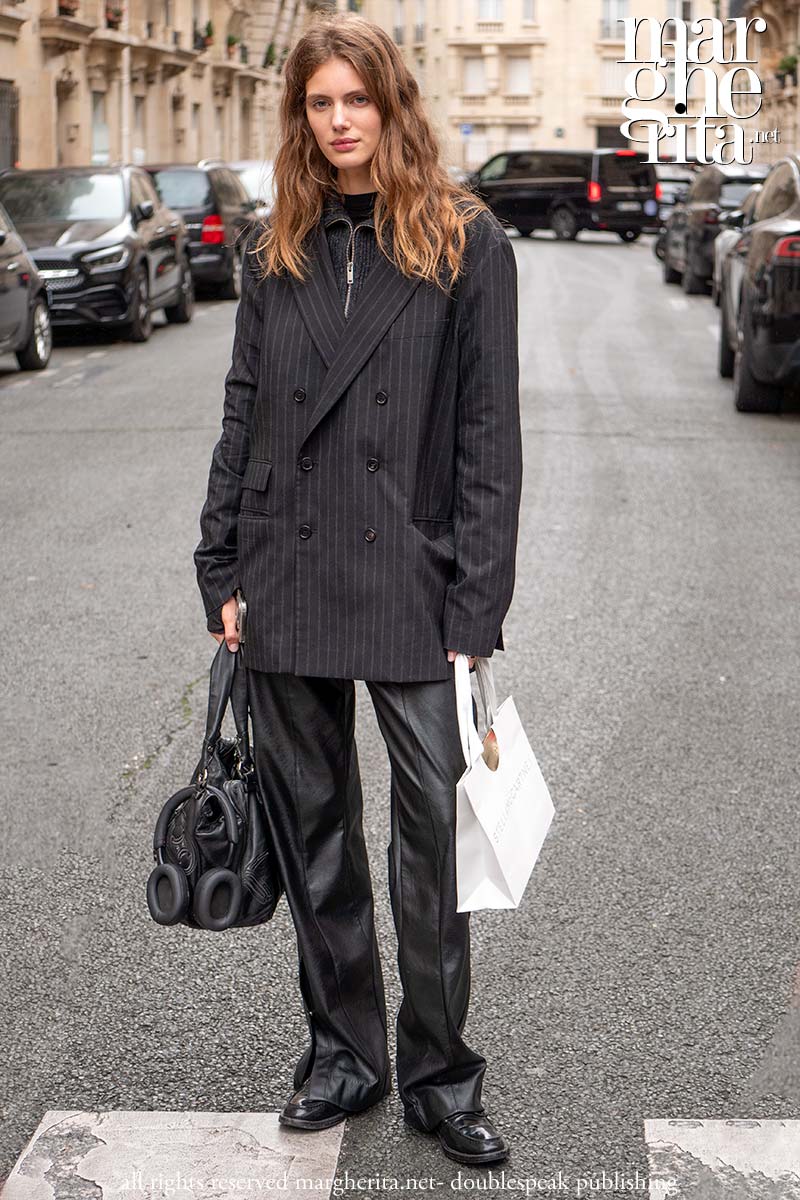 3 idee moda per l'inverno 2024. Copiamo i look delle modelle. Street style inverno - Photo Charlotte Mesman