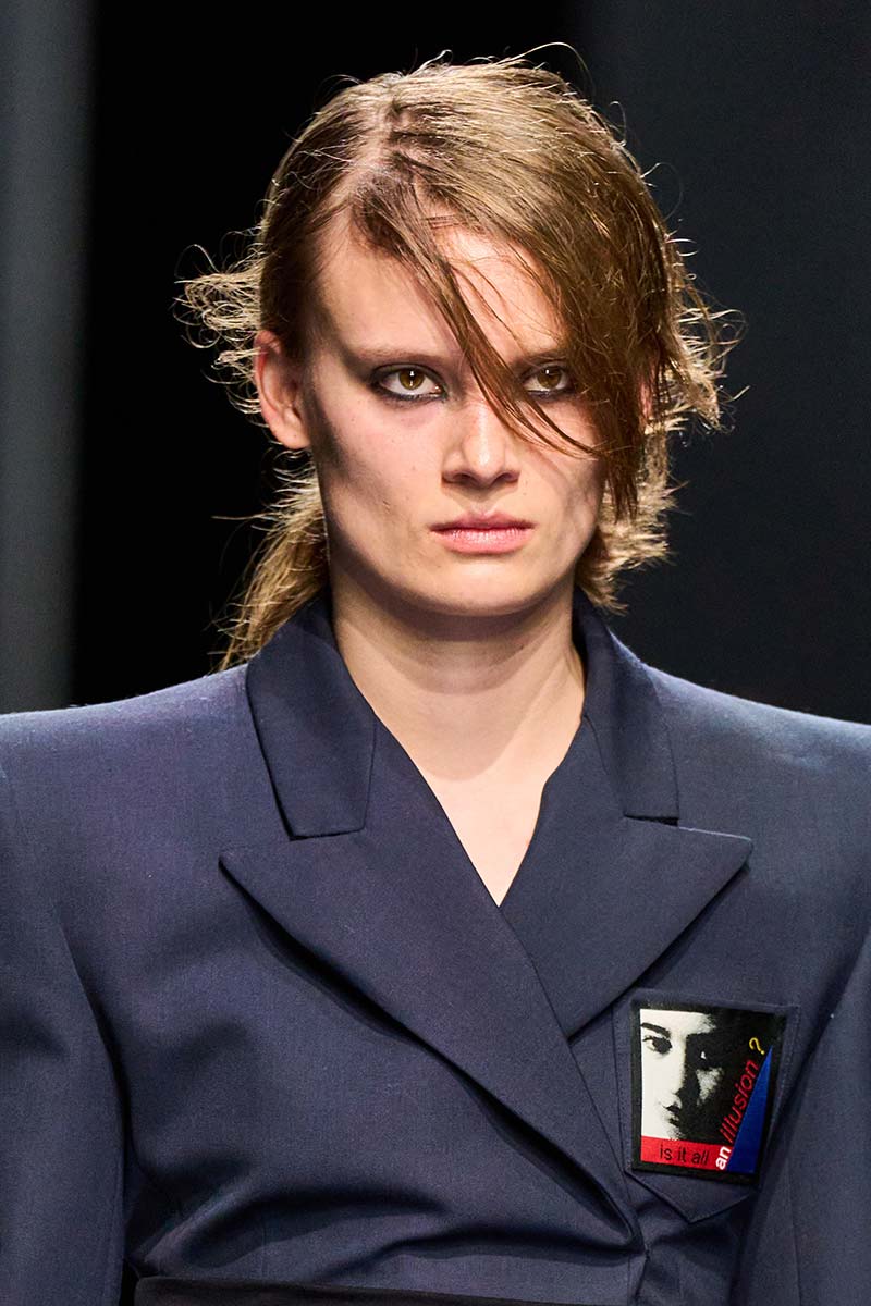 Look bagnati per le feste di fine 2024. I wet look sono di moda - Photo courtesy of Sportmax