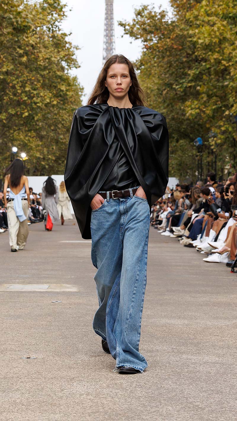 Denim trends. Le principali tendenze jeans per la primavera estate 2025 - Photo courtesy of Stella McCartney