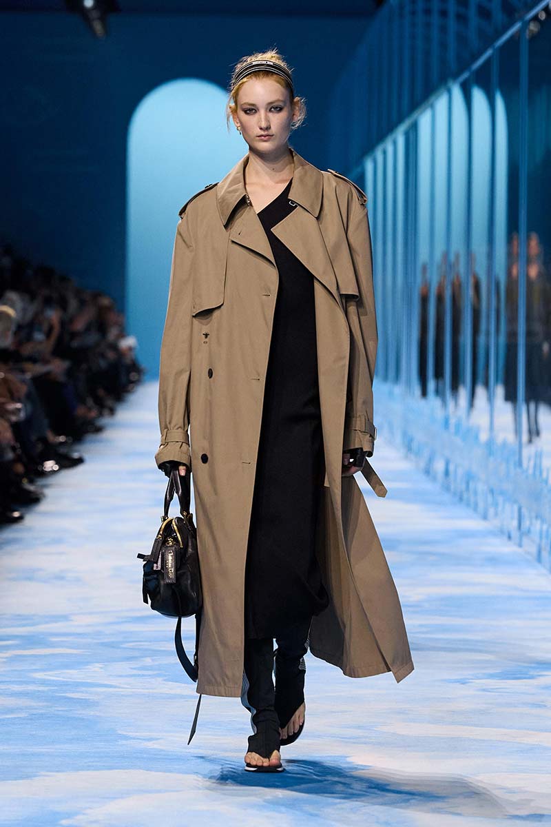 Tirate fuori di nuovo il trench! Ecco le tendenze moda (trench) per la primavera estate 2025 - Photo courtesy of Dior