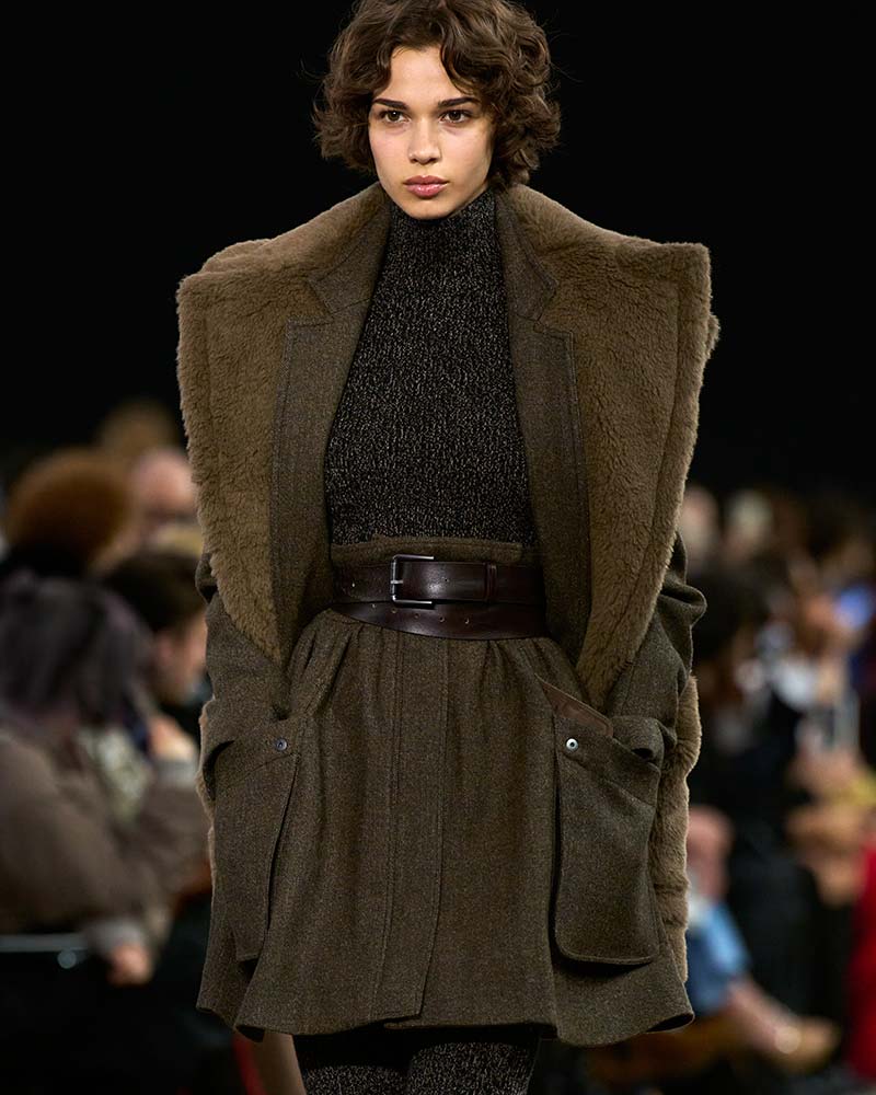 Tre tagli di capelli corti in linea con le nuove tendenze capelli donna per il 2025 - Photo courtesy of Max Mara