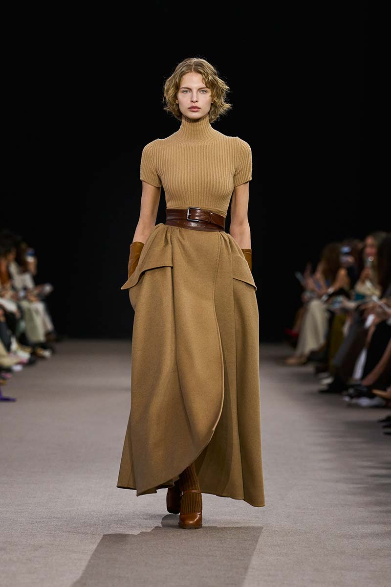 Tre tagli di capelli corti in linea con le nuove tendenze capelli donna per il 2025 - Photo courtesy of Max Mara